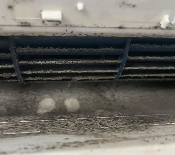 拱墅空调吹的风有股烧焦味是怎么回事